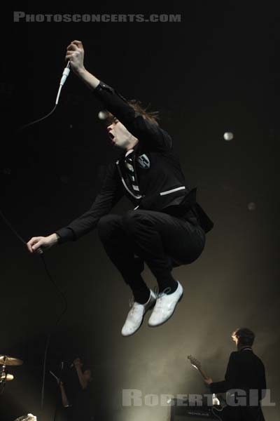 THE HIVES - 2008-04-20 - PARIS - Zenith - Per Almqvist - Niklas Almqvist
